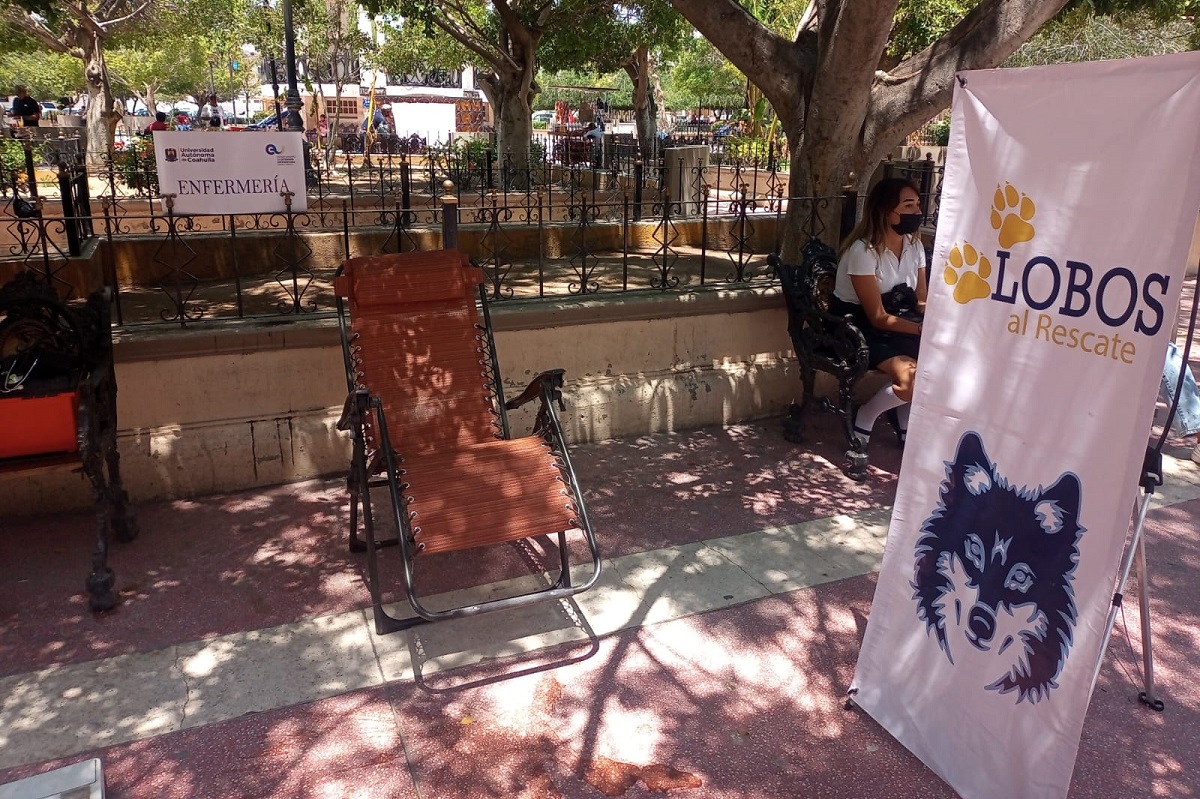 Campaña para adultos mayores en la Plaza de Armas de Torreón. (cortesía)