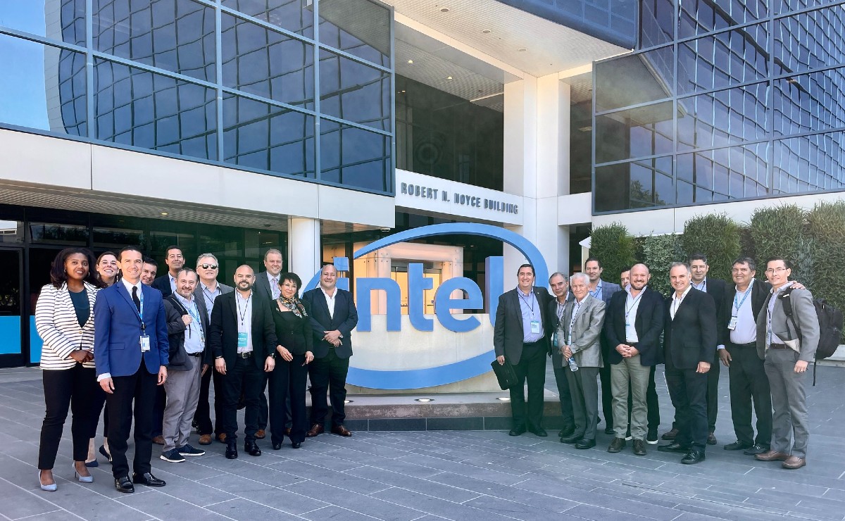 La gira en California llegó a Intel y se acordó inversión de 8 millones de dólares (Cortesía)