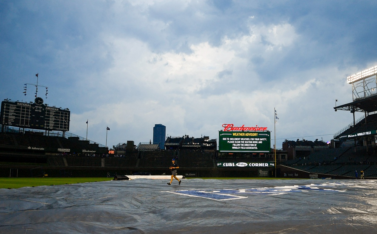 La tensión que se vivió en el estadio de los Chicago Cubs al sonar las alarmas de tornado (Reuters)
