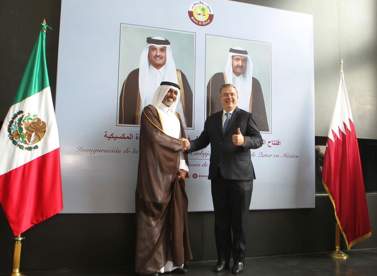 El canciller Marcelo Ebrard y Mohammed Alkuwari, embajador de Qatar en México. (Twitter)