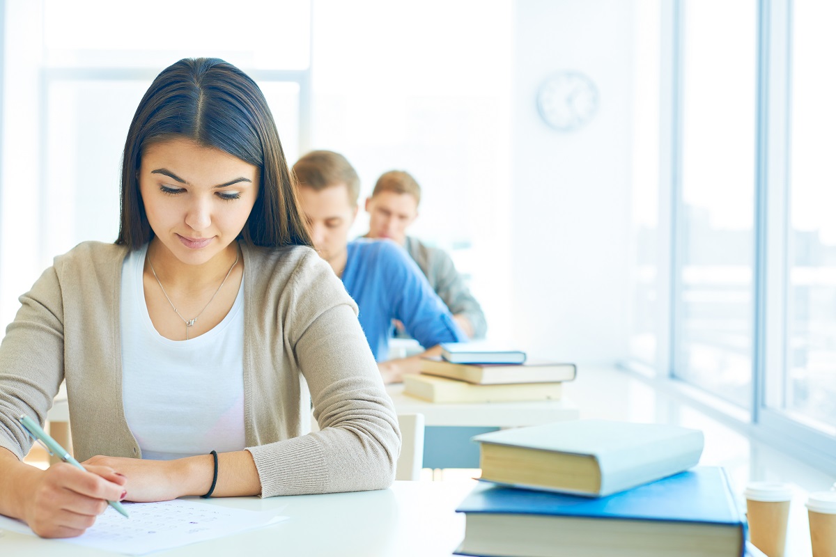 Las pruebas de admisión ayudan mucho a conocer el estatus académico de los estudiantes. (freepik.es)