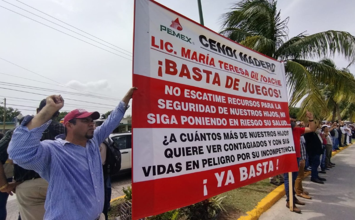 Trabajadores petroleros exigen cierre de Cendi por casos covid-19. (Yazmín Sánchez)