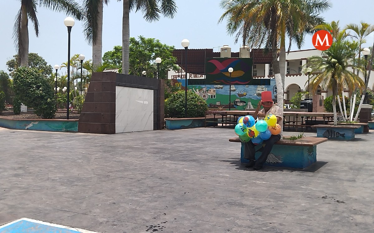 Atacan abejas africanas a vendedor de globos en plaza de Pueblo Viejo