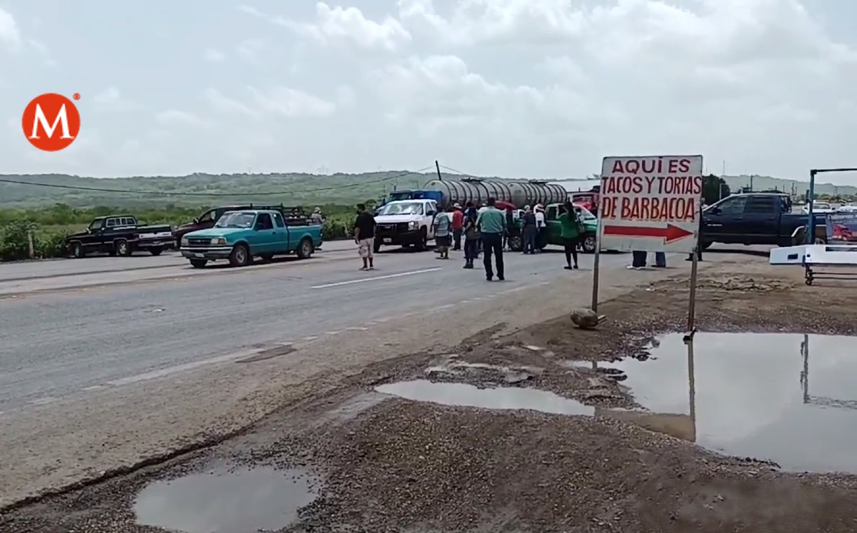 Ciudadanos bloquean carretera Tampico-Mante en Altamira. (Telediario Tampico)