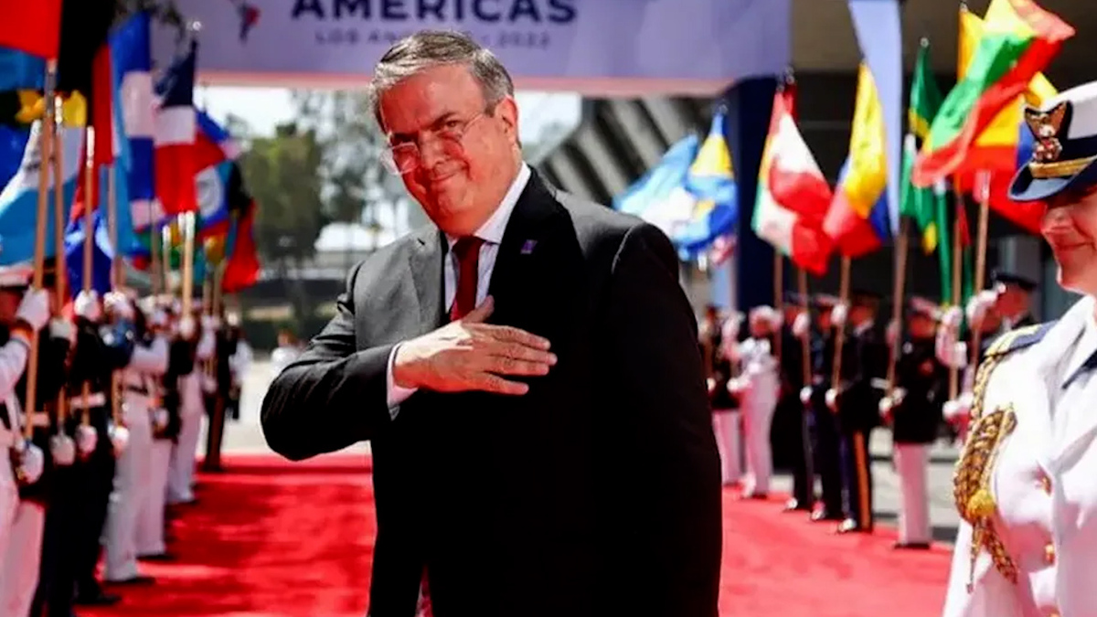 Ebrard comparte ‘whats’ para atender peticiones de la gente