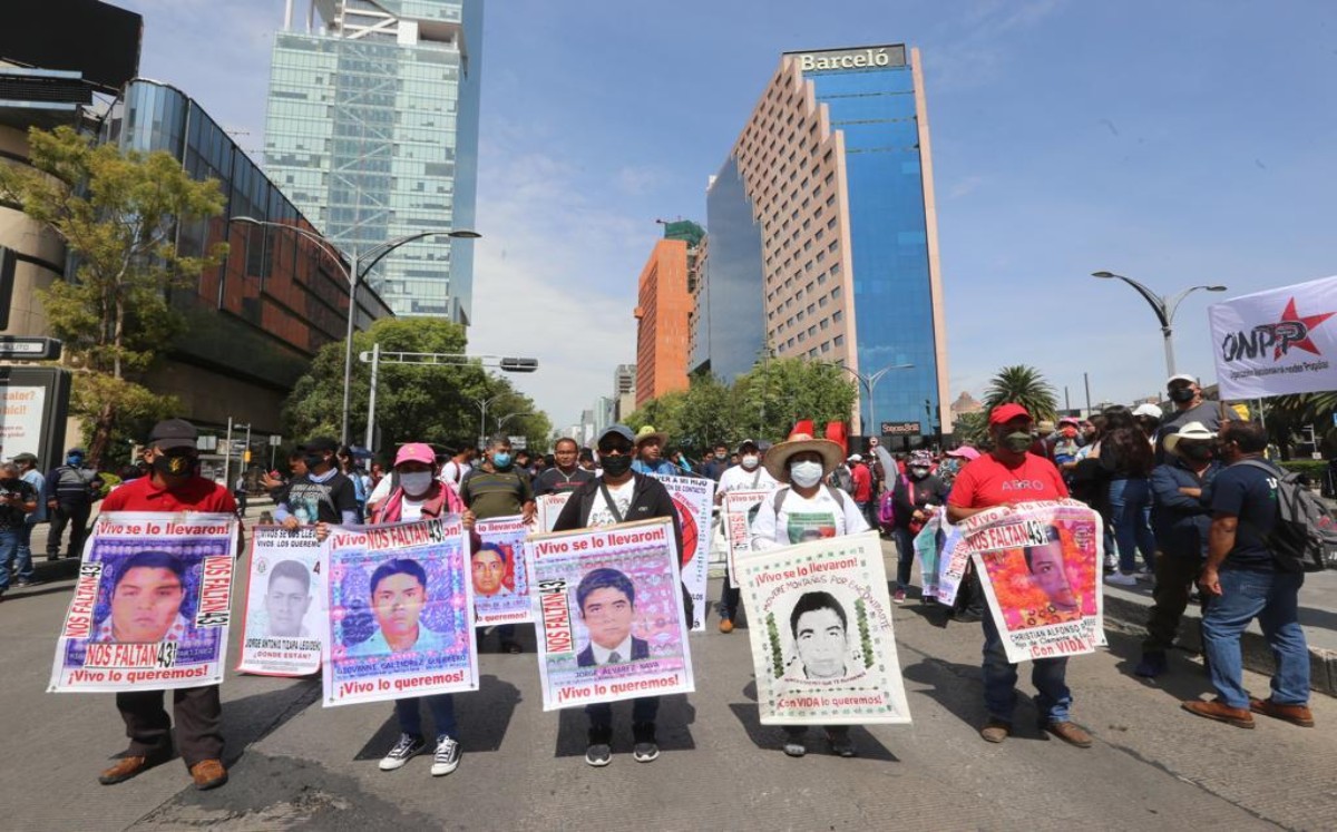 Familiares de los 43 normalistas exigen justicia. | Jorge Carballo