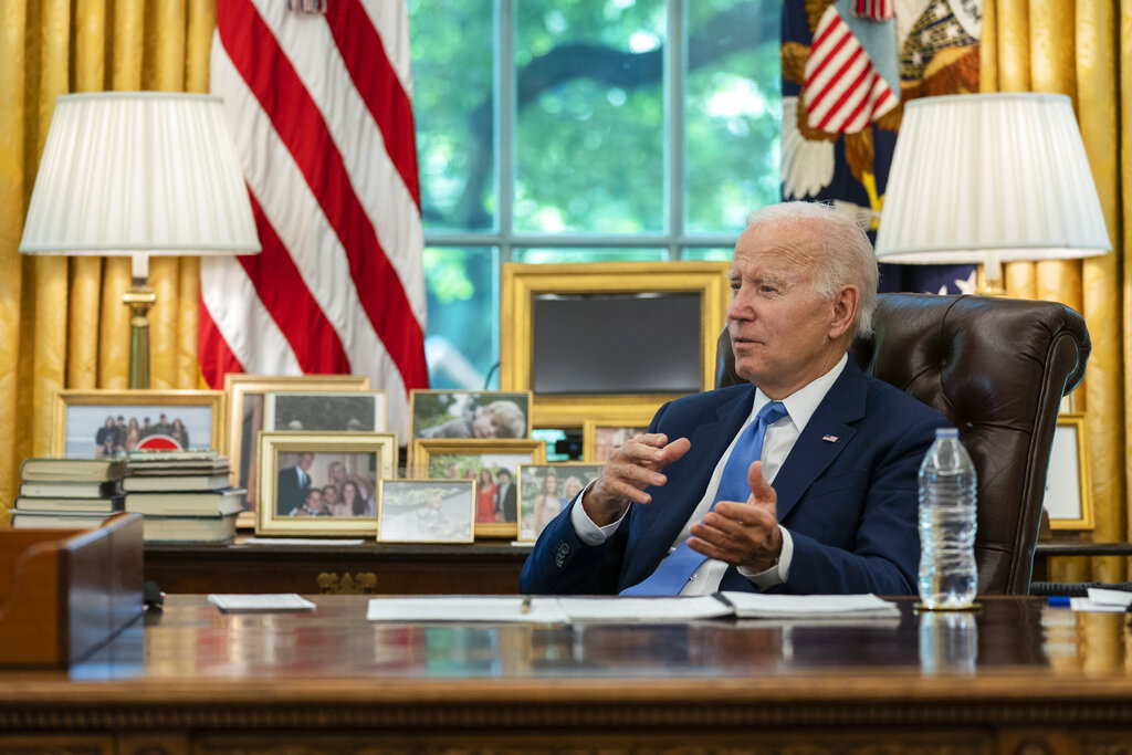 Joe Biden, presidente de Estados Unidos, dentro de la Oficina Oval. (AP)