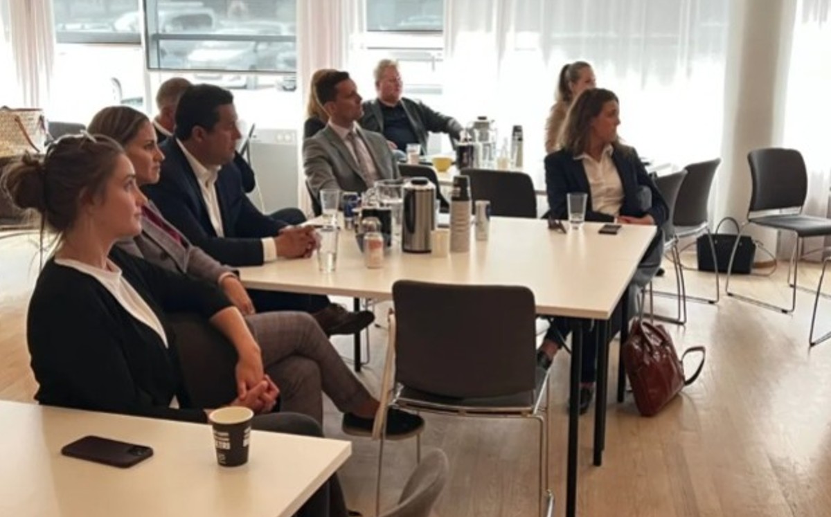 Se reúne Diego Sinhue con representantes de la cámara de comercio de Islandia