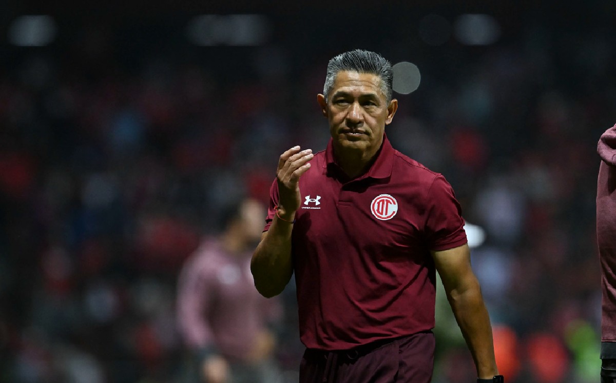 Ambriz niega que haya existido un  principio de acuerdo con Cavani o Luuk de Jong (Imago7)