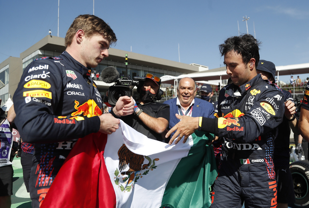 https://cdn.milenio.com/uploads/media/2022/06/17/checo-perez-y-max-verstappen.jpg