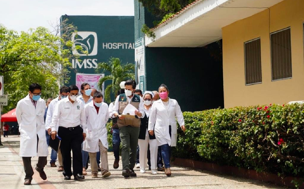 El director del IMSS realizó un recorrdio por las instalaciones de la unidad. | Especial