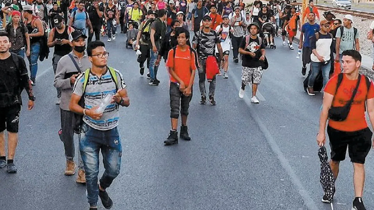 En Saltillo viajan a pie cerca de 300 sudamericanos