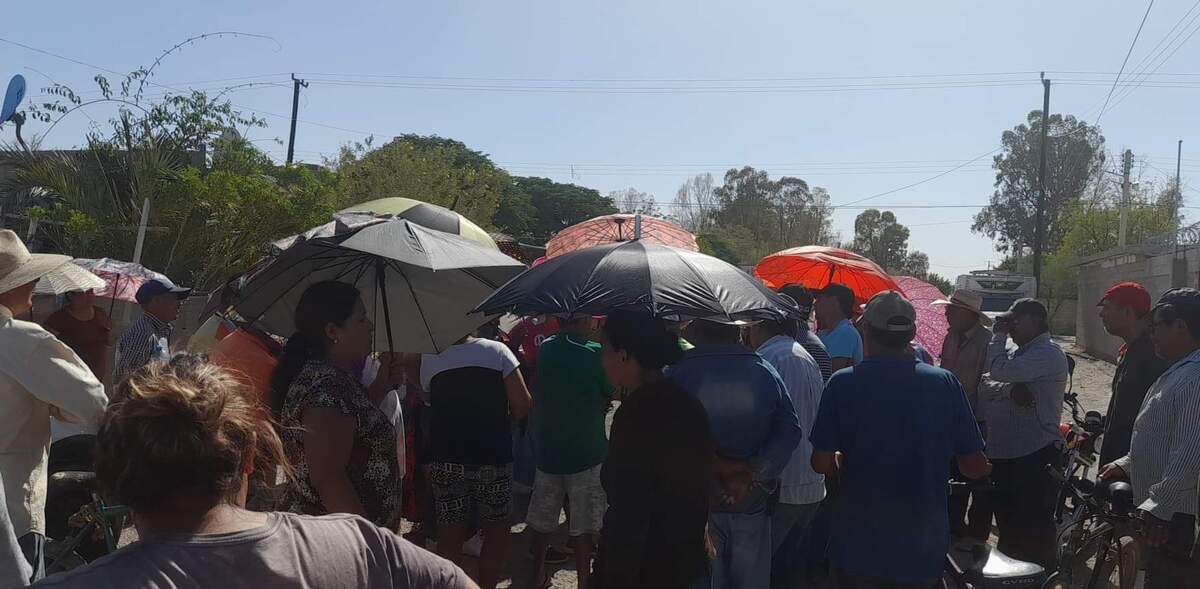 Señalan que el desabasto de agua es insoportable en el ejido y que pasan semanas sin tener nada del vital líquido en sus casas. (Especial)