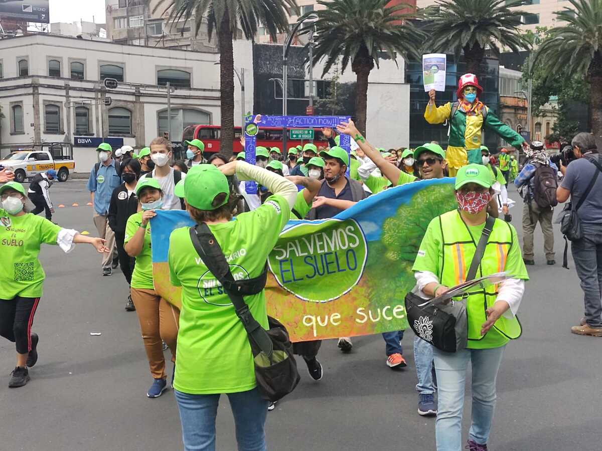 Ambientalistas avanzan en Paseo de la Reforma | César Velázquez