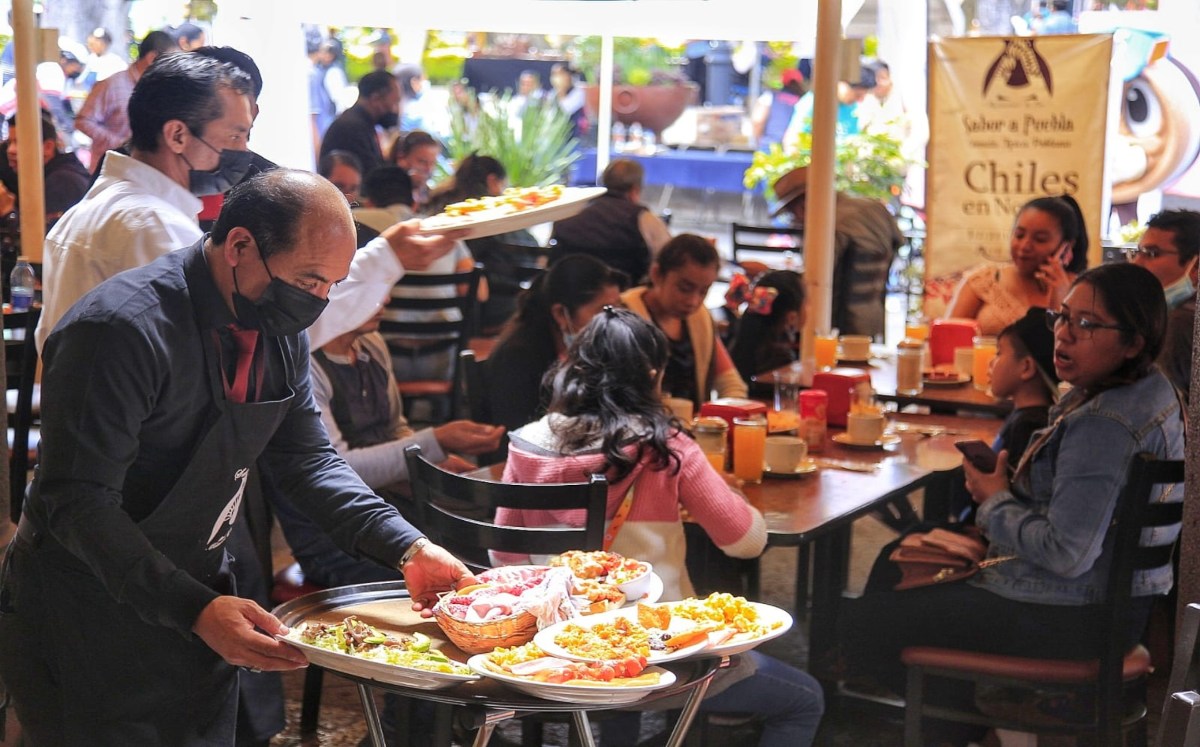 Aumenta la venta en consumo en restaurantes y comida para llevar | Andrés Lobato