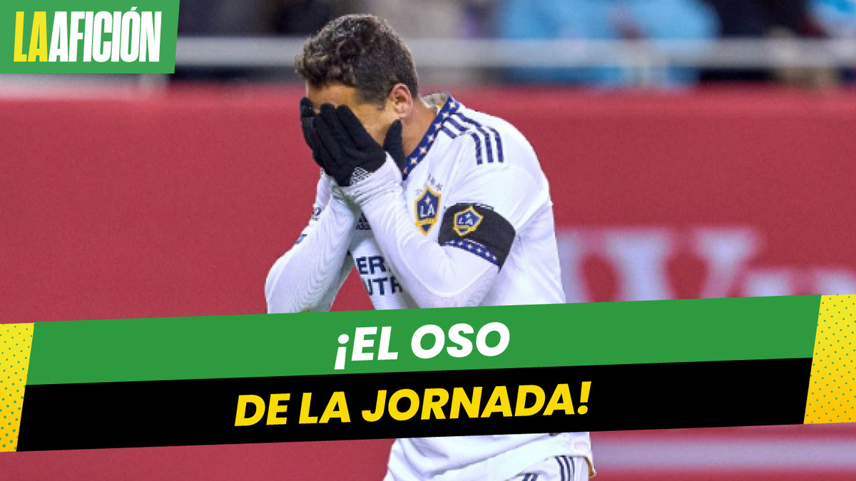 Chicharito Hernández falla gol frente a portería vs Portland