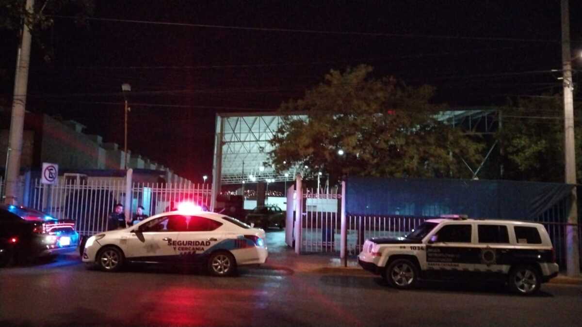 Santa Catarina: Roban camioneta, computadoras y climas en la Prepa 23. Foto: Especial