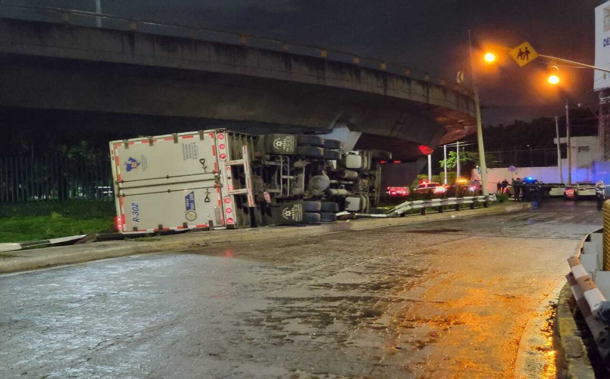 El conductor perdió el control en la calle Boulevard Puerto Aéreo. | Ramón Ramírez