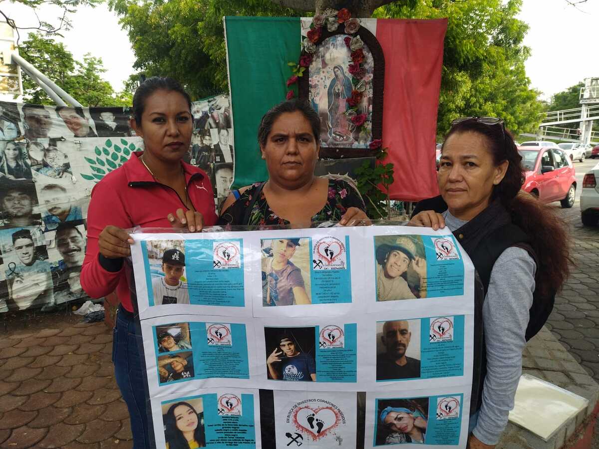 Gabriela (centro) identificó el cuerpo de su hijo, suman 50 sías y aun no se lo entregan. (Diana Barajas)