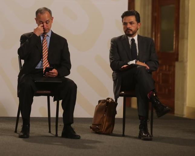 Hugo López-Gatell  y Zoé Robledo (D). | Jorge Carballo