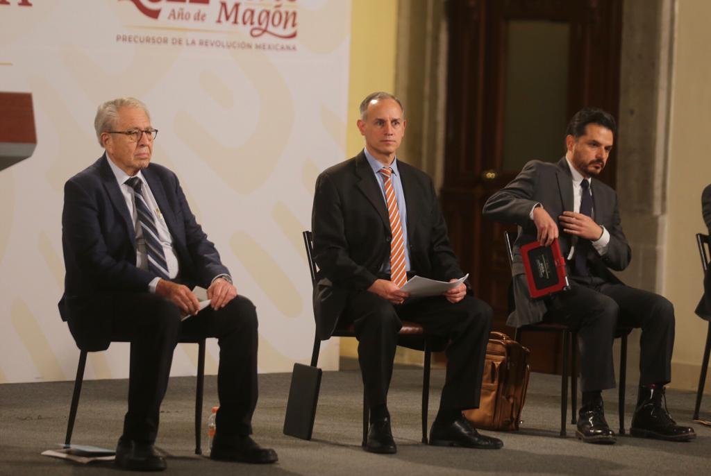 Jorge Alcocer, Hugo López-Gatell y Zoé Robledo. | Jorge Carballo
