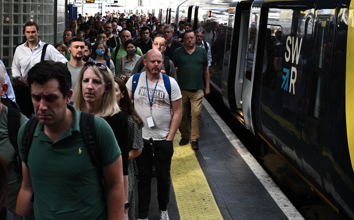 Los ferroviarios británicos inician su mayor huelga en 30 años