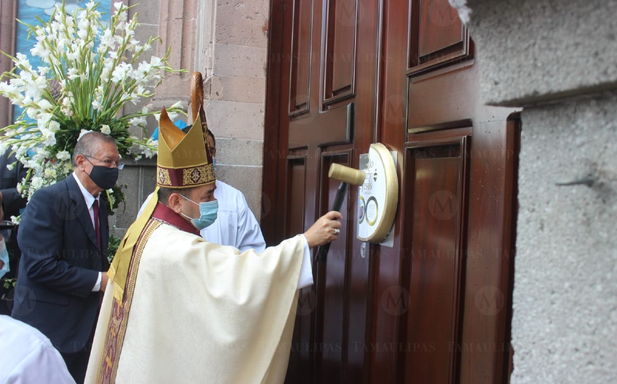 Obispo Armando Álvarez Cano en la Catedral de Tampico. (Serio Sánchez)