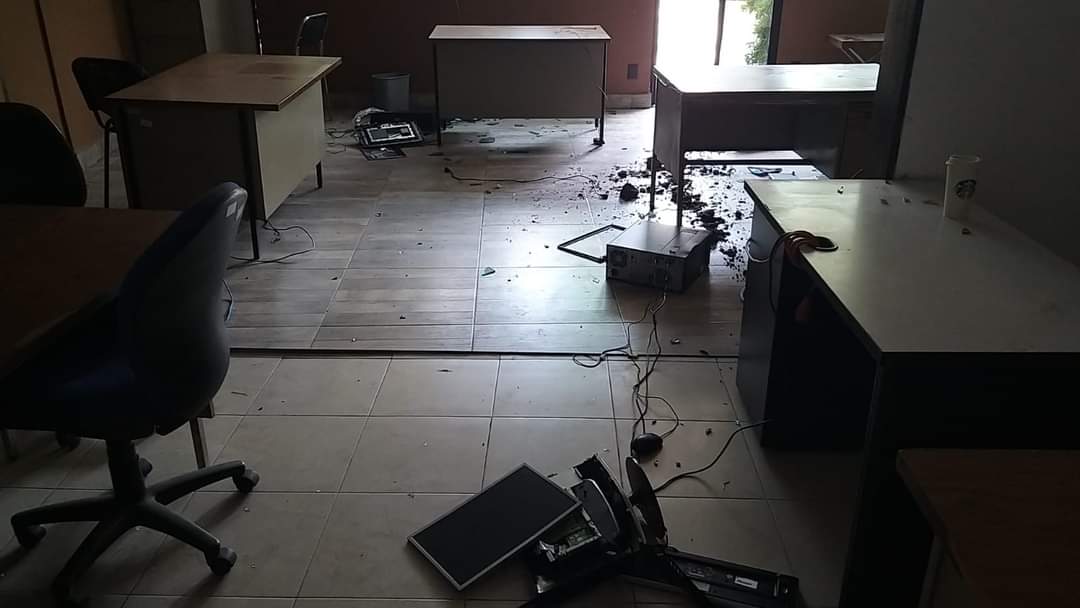 Los profesores causaron destrozos en las oficinas | especial