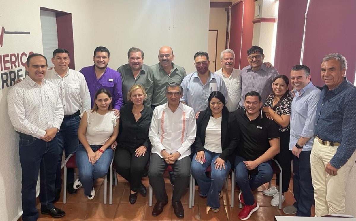 Américo Villarreal se reúne con bancada de Morena del Congreso de Tamaulipas. (Cortesía)