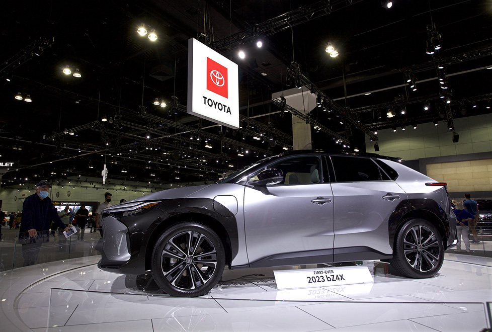 La automotriz asiática revisará los modelos SUV bZ4X por problemas de seguridad en las ruedas.