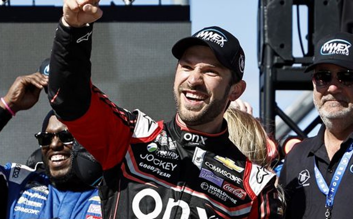 Daniel Suárez, primer mexicano en ganar una carrera de NASCAR (AFP)