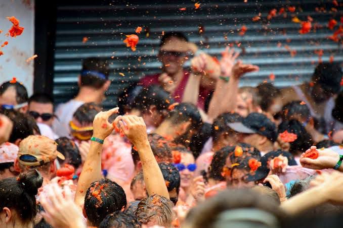 El principal evento es la guerra de jitomates. (Shutterstock)