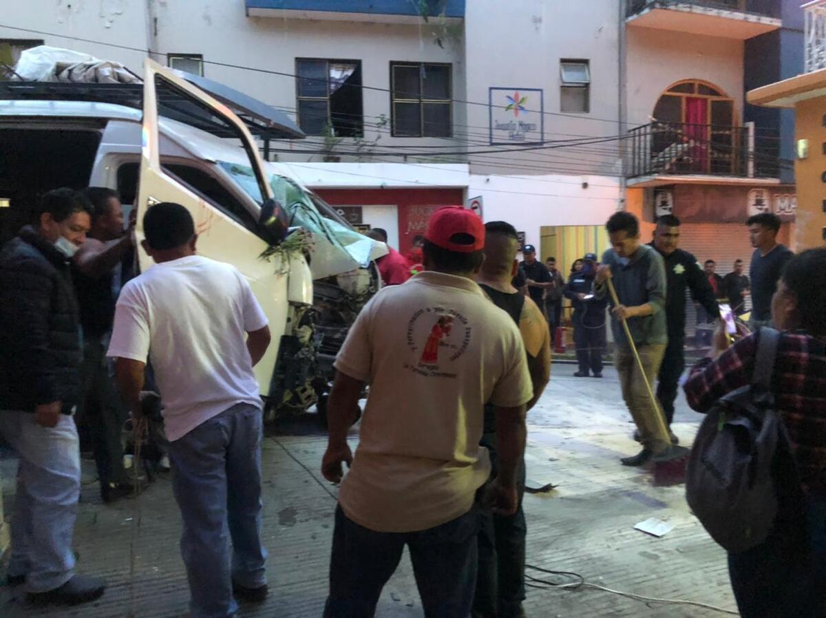 Se estrelló la camioneta marca Toyota contra Hotel San Nicolás | especial