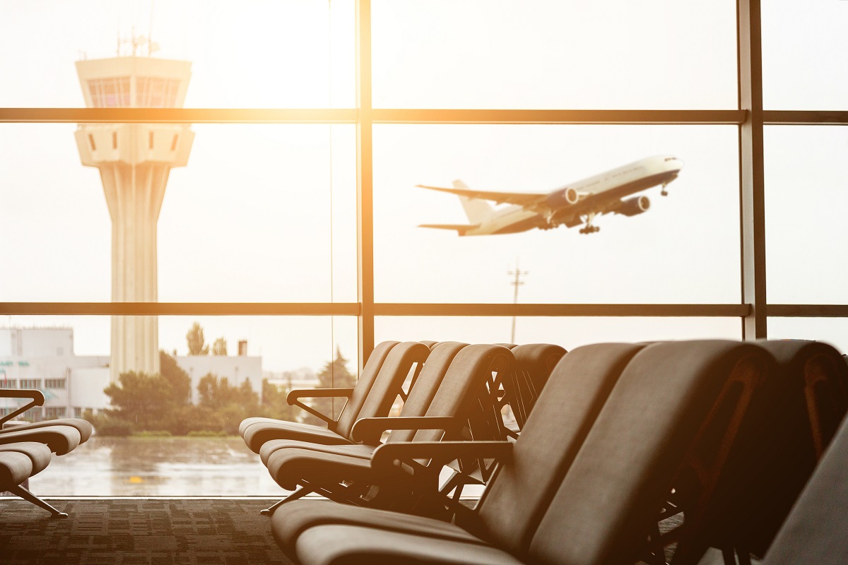 Sala de espera de aeropuerto. (Foto: Shutterstock)