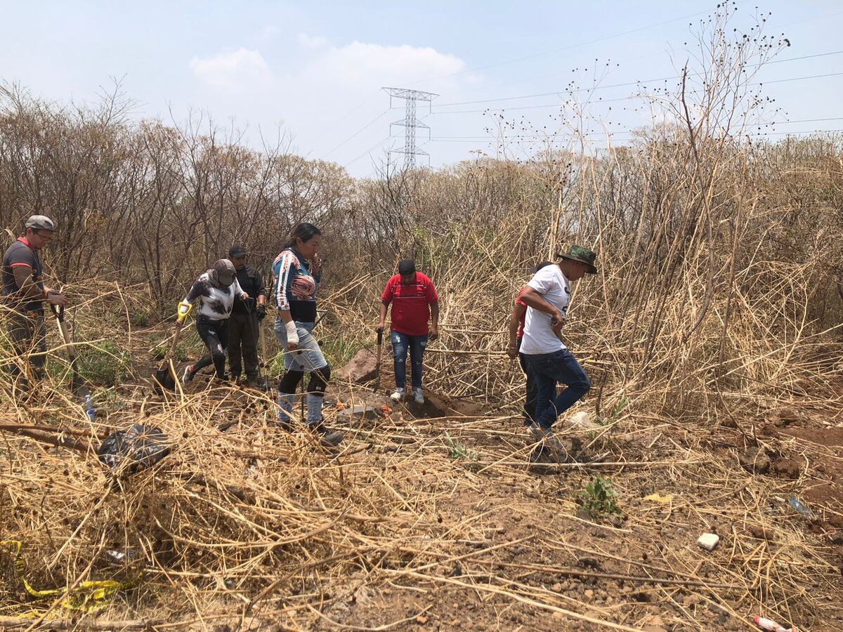 Colectivo de búsqueda Tlajomulco en Acción durante sus labores (Diana Barajas)