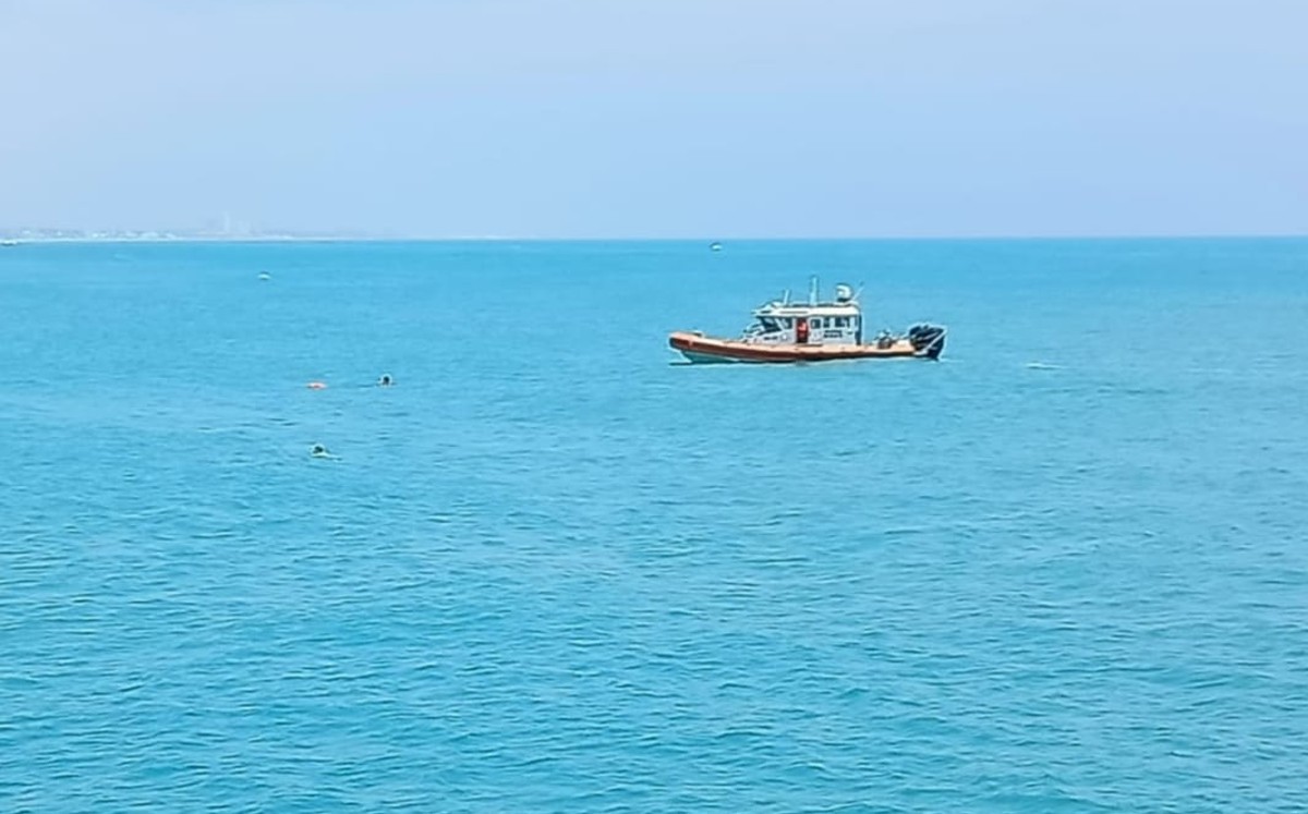 Aparece cuerpo de hombre sin vida flotando en la playa cerca de Miramar