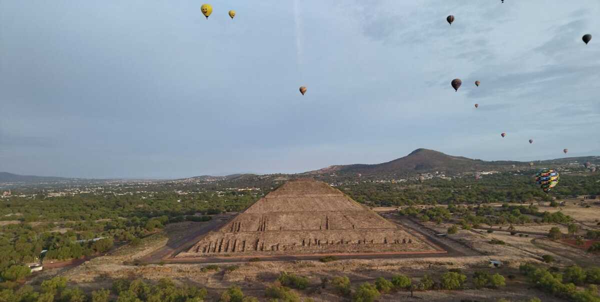 Celebran su nuevo sistema online en globo aerostático y las pirámides de Teotihuacán. Especial