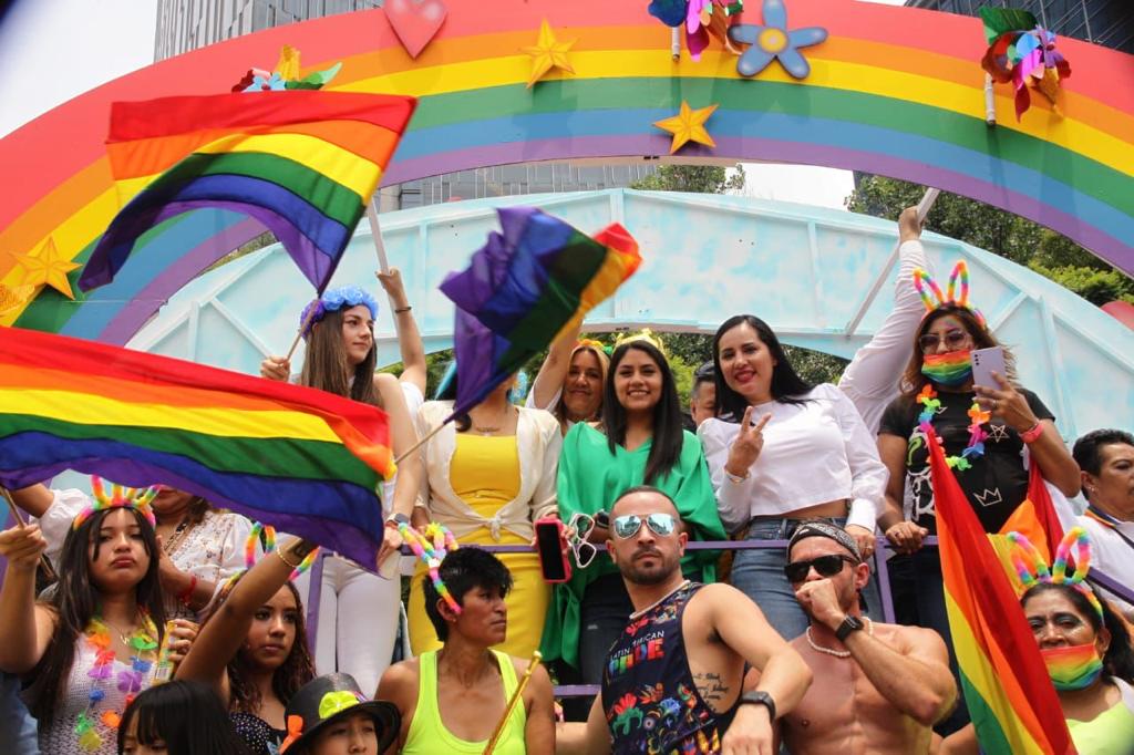 Sandra Cuevas, alcaldesa de Cuauhtémoc asiste a la Marcha del Orgullo LGBT+