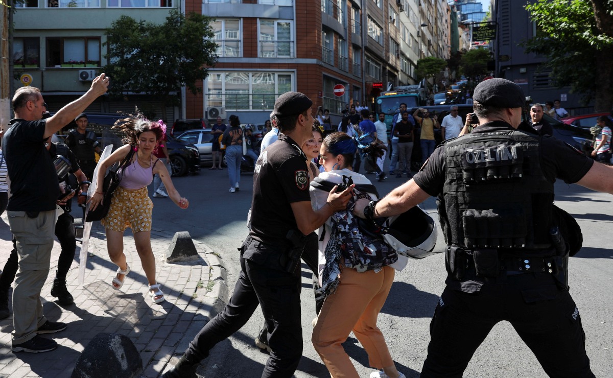 La marcha LGBT+ en Estambul tuvo varios participantes. | Reuters