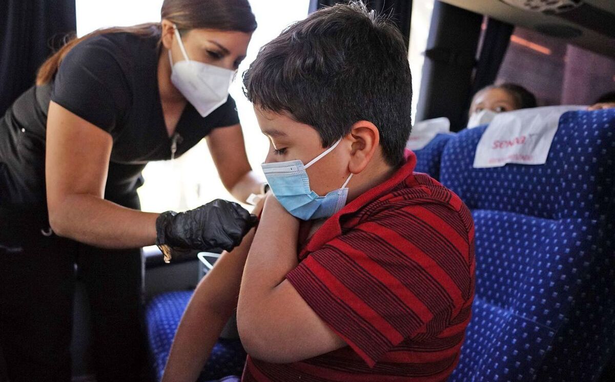 https://images.milenio.com/3u3sXhnmMqwUIFM0Ndd0L_VMpMU=/958x596/uploads/media/2022/06/27/alistan-vacunacion-anticovid-menores-anos_0_28_1200_746.jpeg