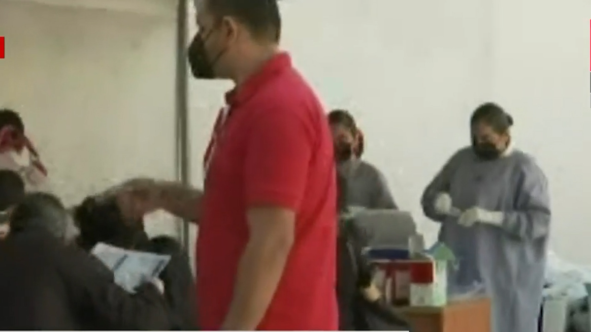 Aplican dosis de refuerzo de covid-19 en Jalisco