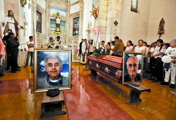 Antes de la misa se realizó un ritual para “purificar” el recinto. Jorge Carballo