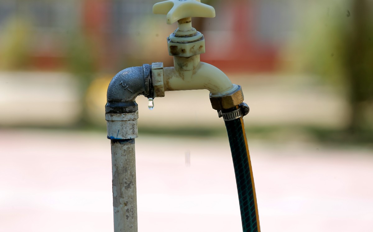Algunos municipios no realizan la medición del agua. (Mauricio Román)
