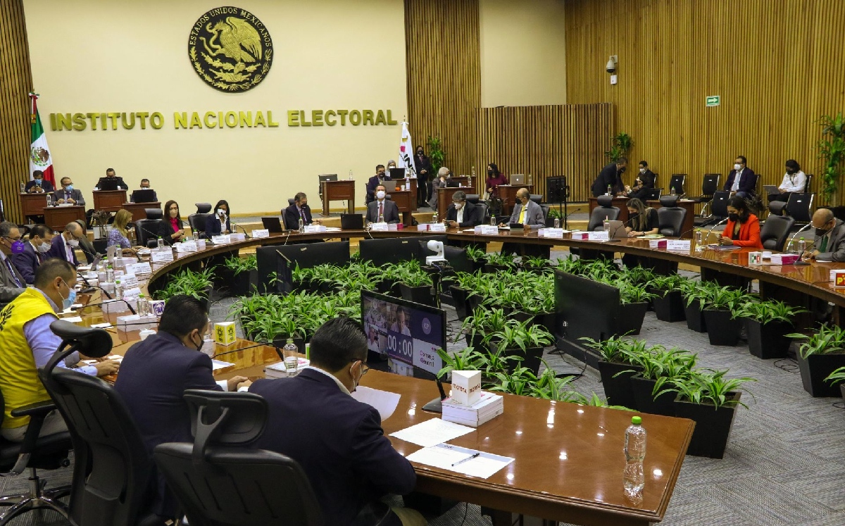 Sesión del consejo general del INE, como parte del inicio de la pasada jornada electoral. | Cuartoscuro