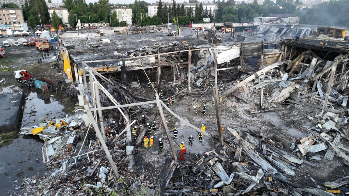 Rusia desmiente haber bombardeado centro comercial ucraniano abarrotado | Reuters