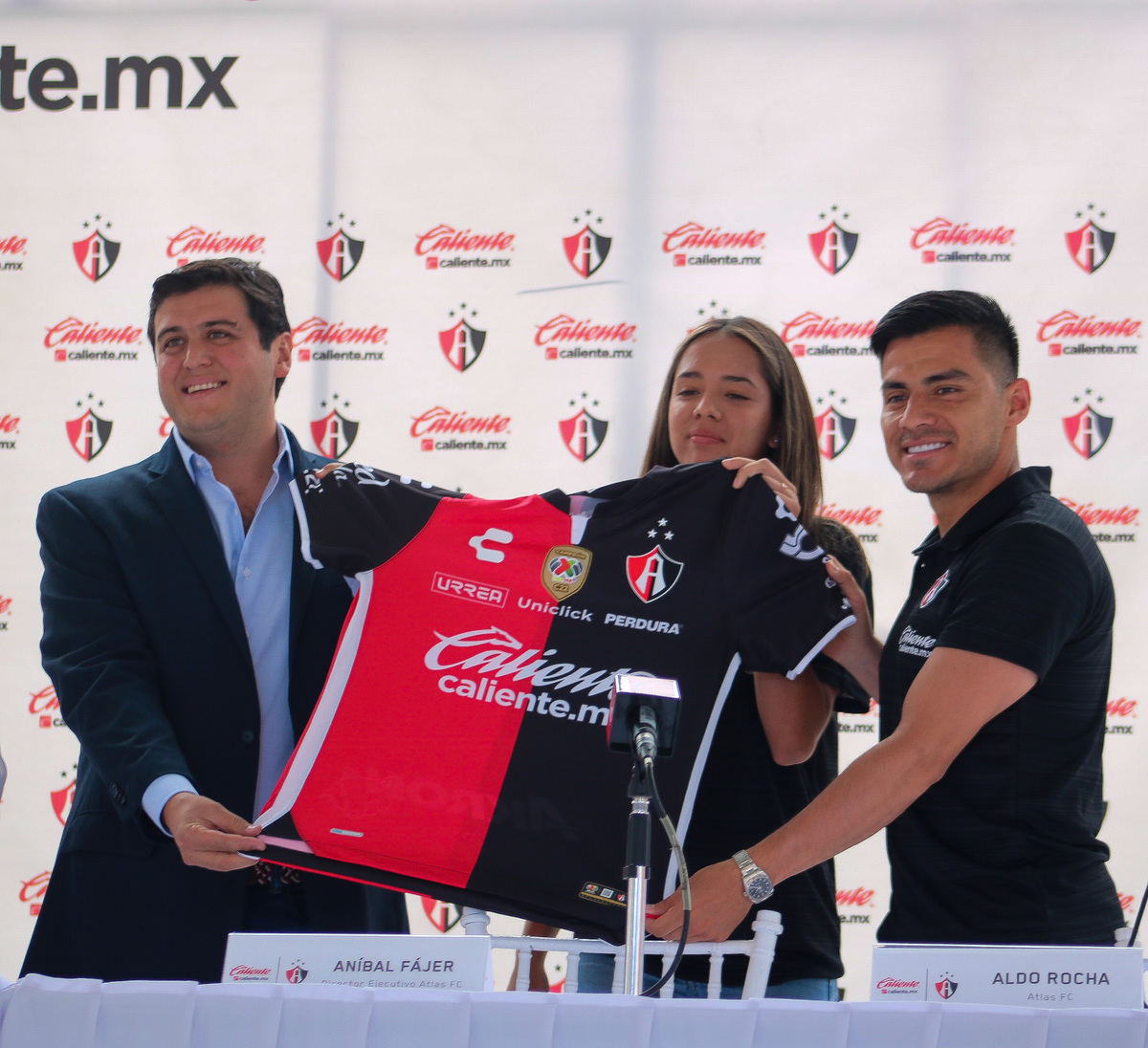 Caliente MX, aparecerá en el frente de la camiseta que estrenarán los rojinegros. (Cortesía)
