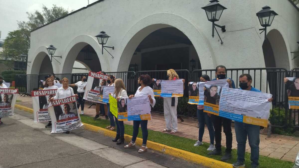 Otra familia jalisciense se manifestó frente a Casa Jalisco, buscan a Benjamín. (Usi Toledo)