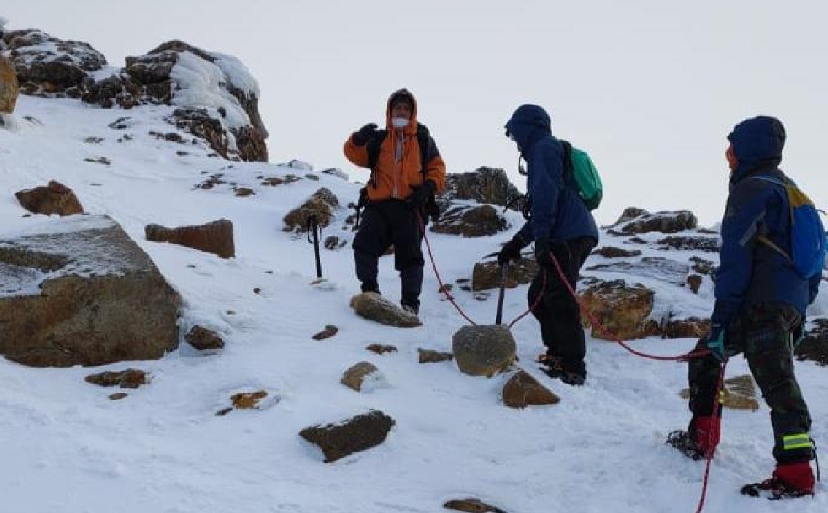 Habitantes de Xalosto escaralon el volcán para celebrar al patrono. | Especial