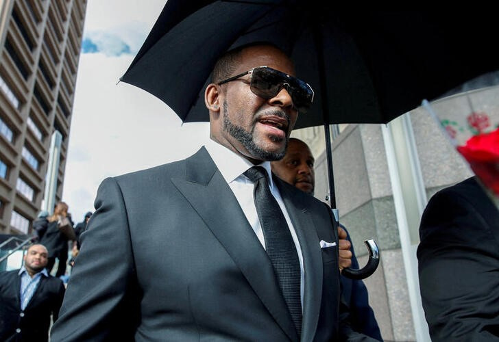 R. Kelly en su llegada al juzgado. / Reuters