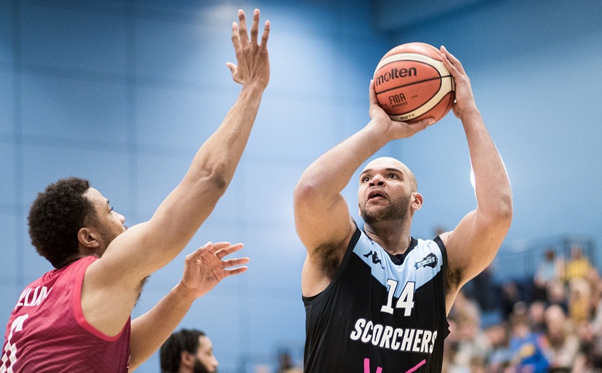 El británico Morakinyo Wiliams tendrá su primera experiencia en el basquetbol mexicano.